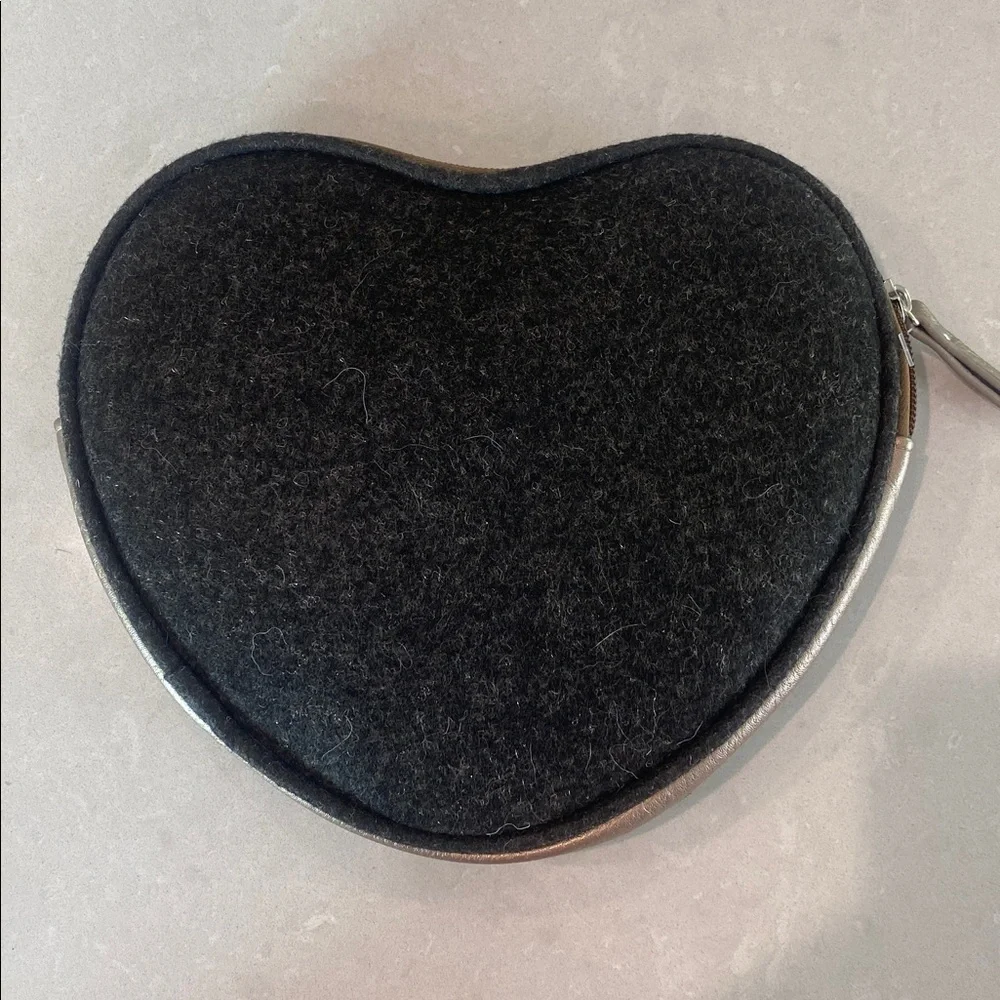 Women’s Lufthansa amenities kit purse - Picture 4 of 5